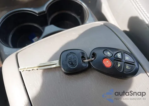 2008 Toyota Sienna Limited z USA, uszkodzony, nr VIN 5TDBK22C98S014316